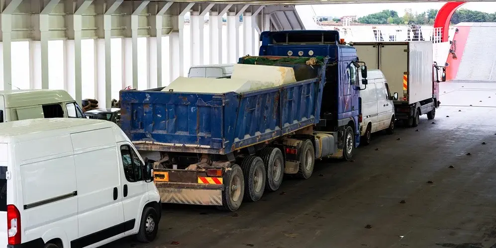 Peta rute pengiriman Sidoarjo ke Banjarmasin dengan berbagai pilihan armada logistik