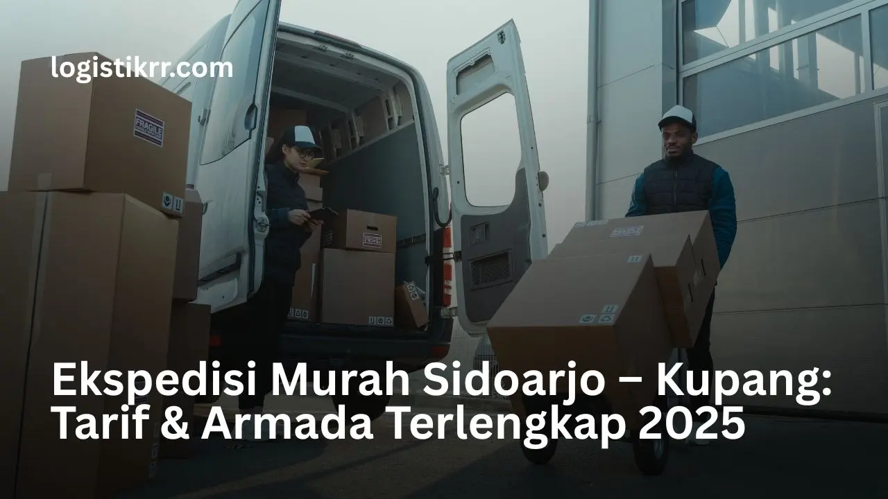 Truk Logistik RR melintas di jalan raya untuk pengiriman Sidoarjo-Kupang