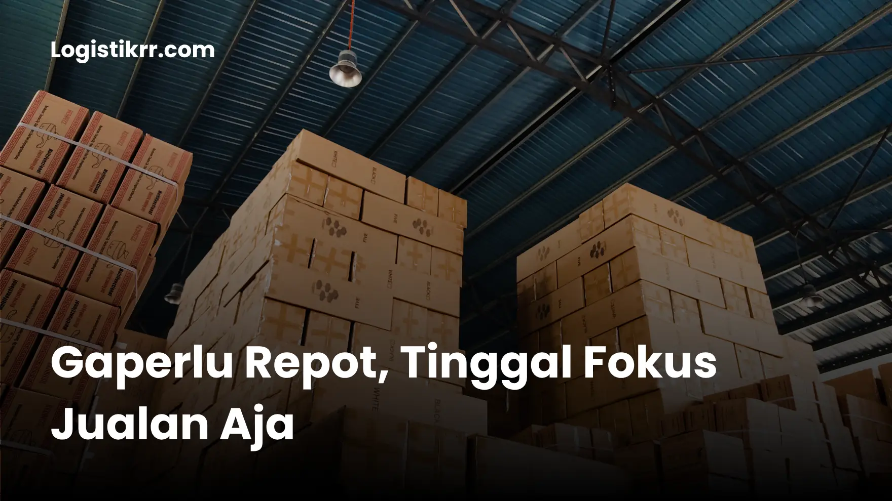 Ilustrasi pebisnis fokus jualan sementara logistik beres