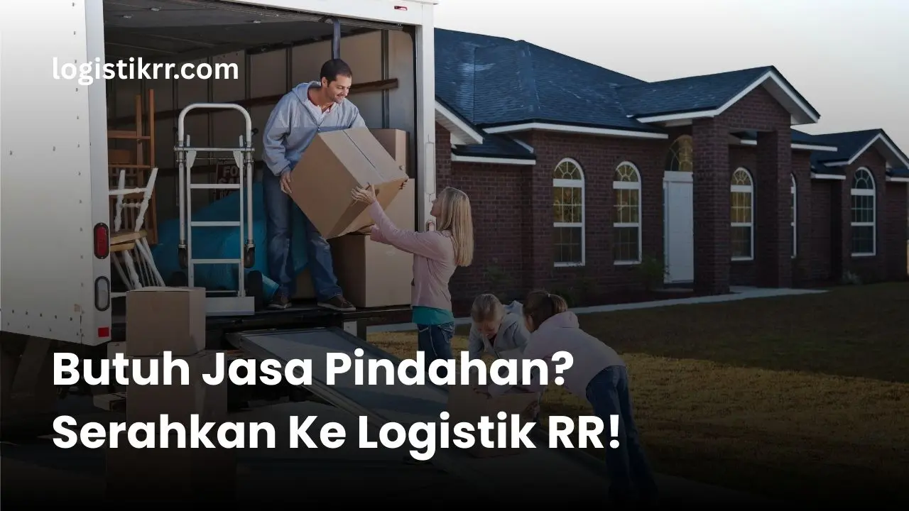 Tim Logistik RR sedang melakukan packing untuk pindahan rumah