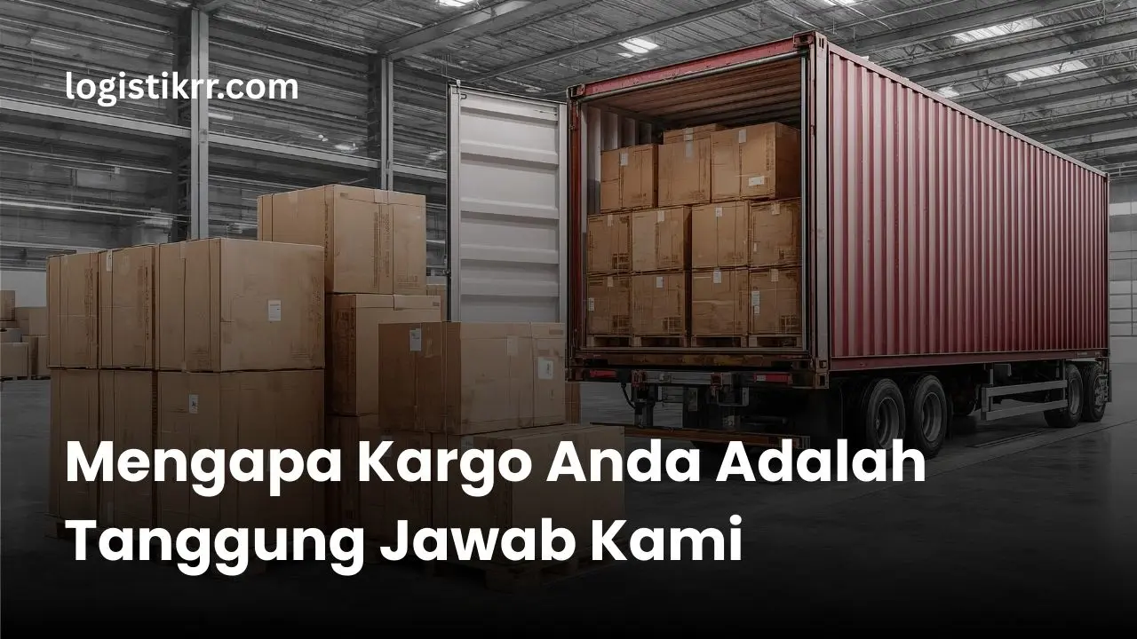 Petugas logistik memeriksa kargo dengan teliti