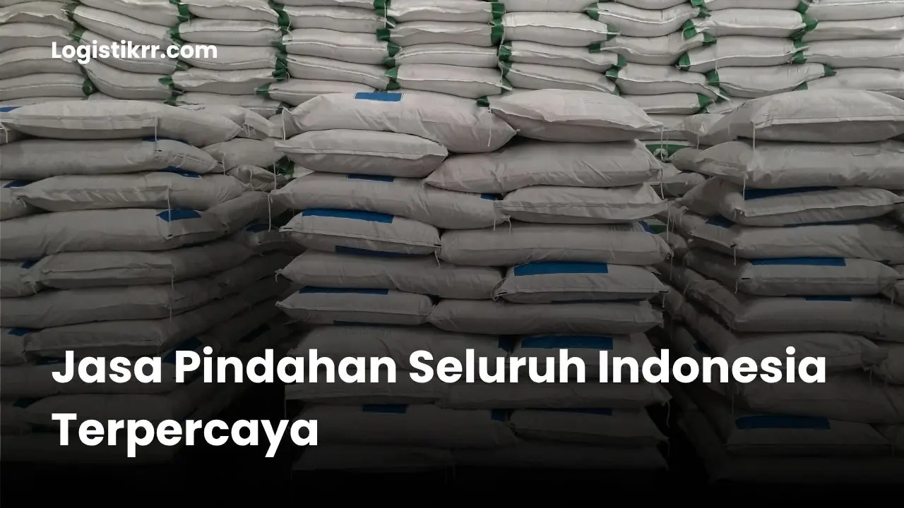Ekspedisi pengiriman pupuk antar pulau menggunakan kontainer dan truk