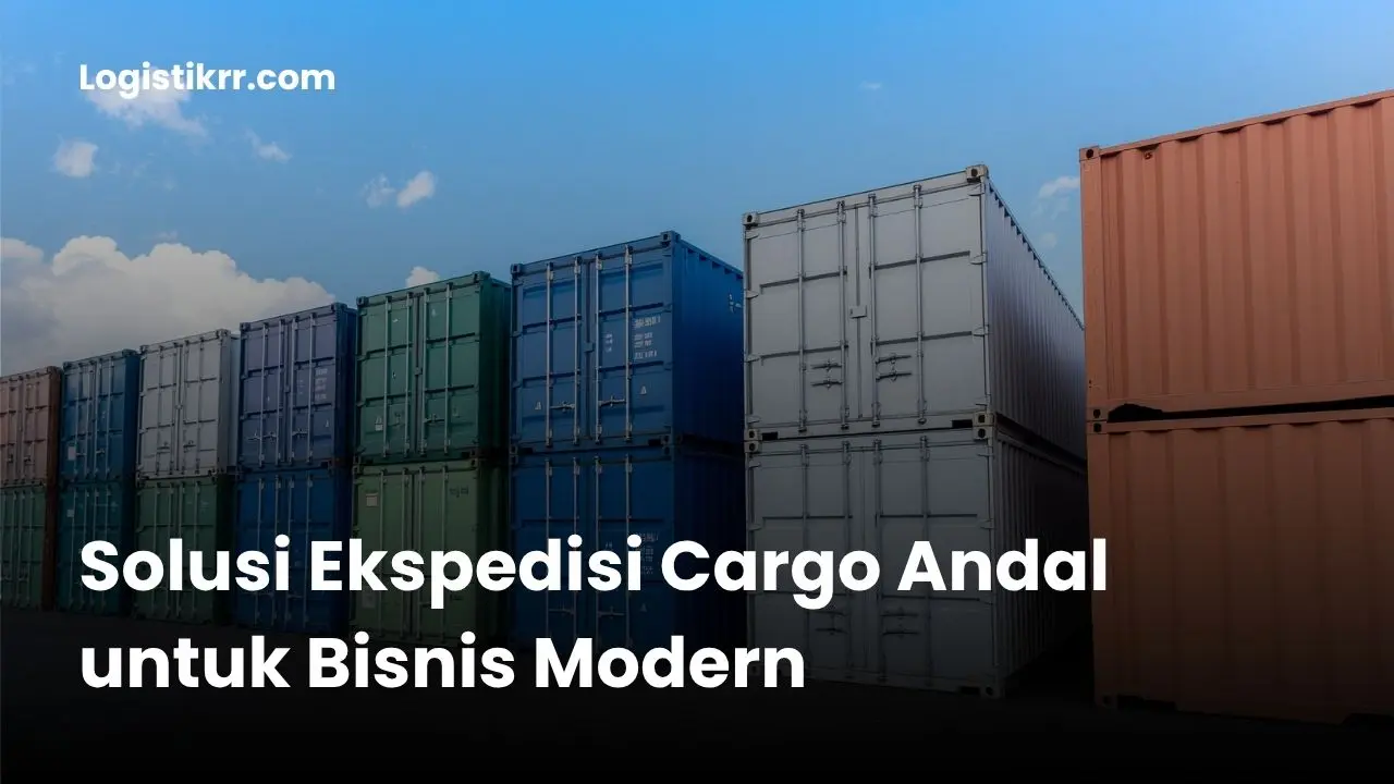 Tim Logistik RR sedang memproses kiriman cargo dengan sistem modern