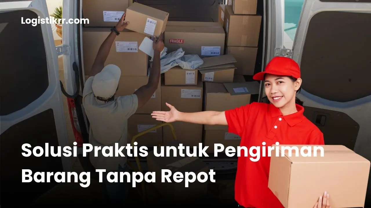 Kurir ekspedisi menjemput barang di rumah pelanggan