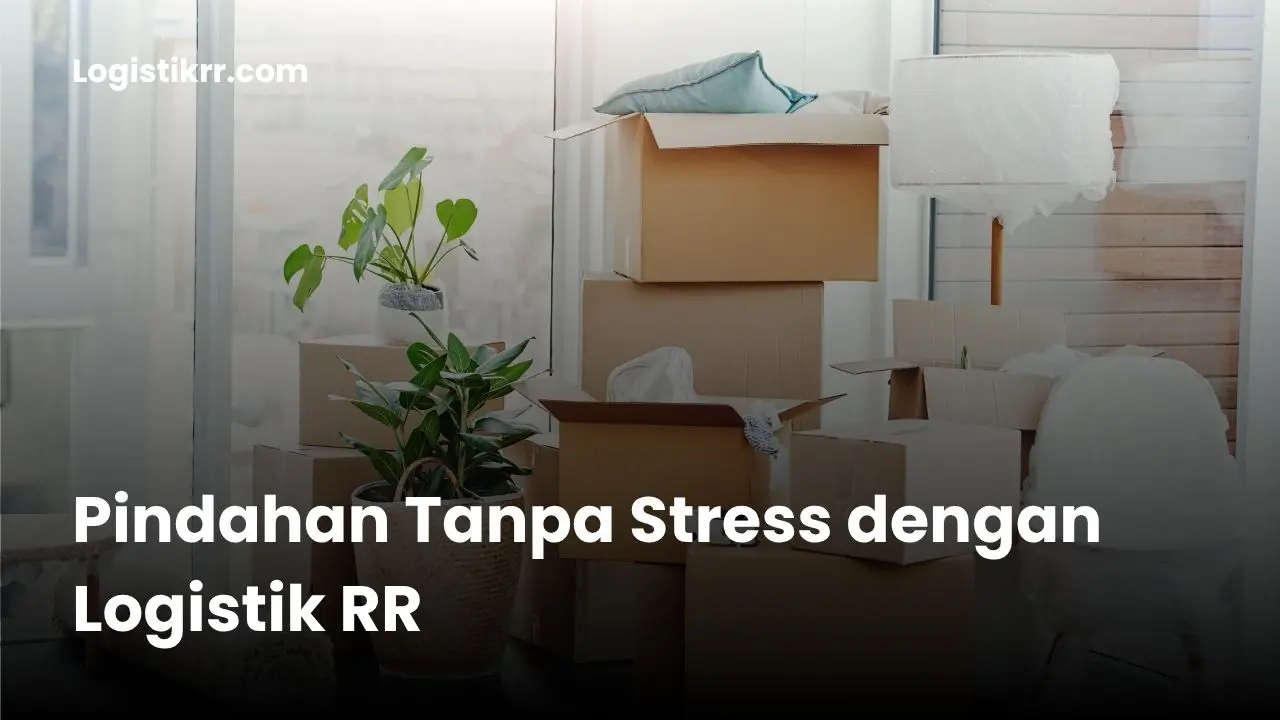 Keluarga bahagia pindahan rumah dengan tenang menggunakan jasa Logistik RR