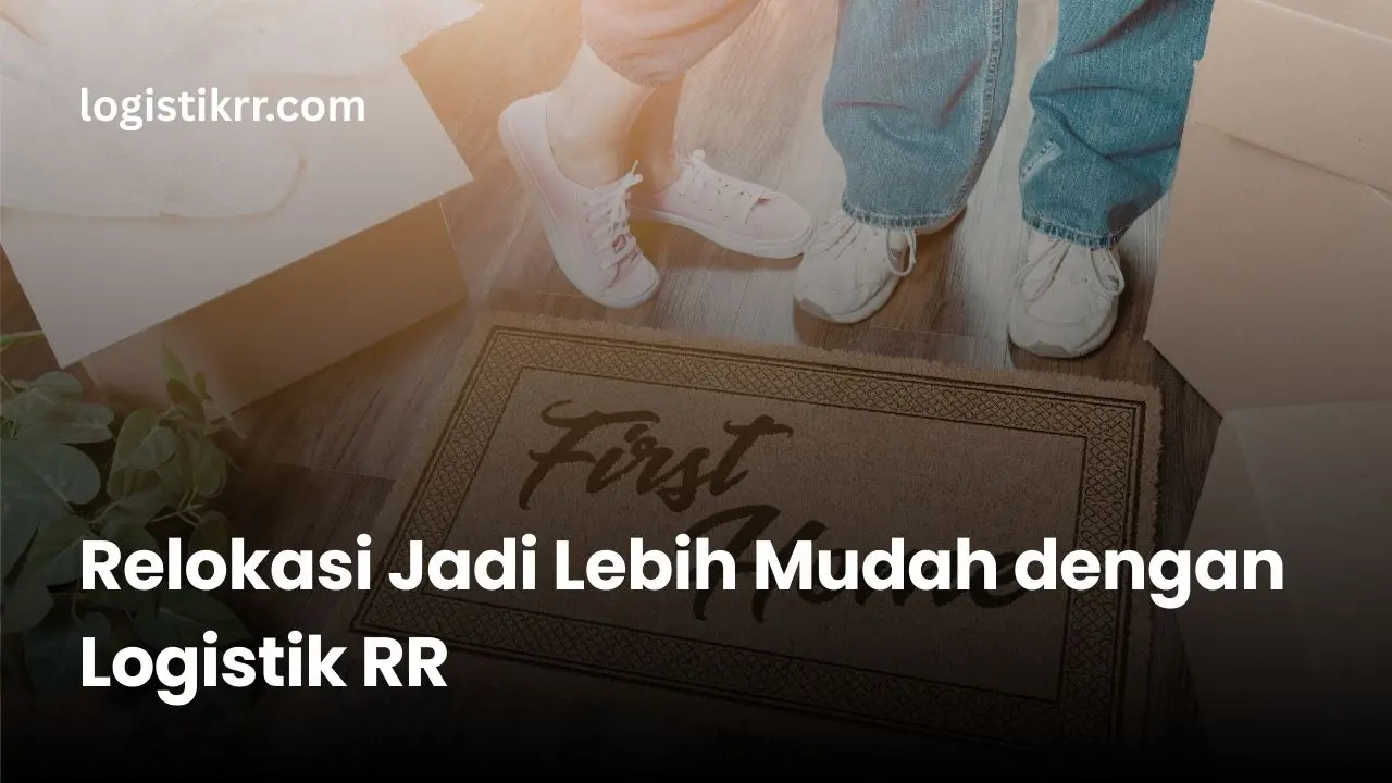 Tim Logistik RR sedang melakukan proses packing dan loading barang pindahan rumah